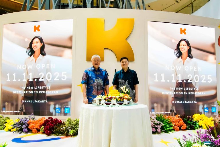 K Mall menghadirkan beragam tenant seperti Adidas, Asics, Erafone, iBox, Kiddy Cuts, Lumine, Playtopia, Samsung, Sociolla, Chagee, Paris Baguette, Social Affair, hingga Sushi Hiro.