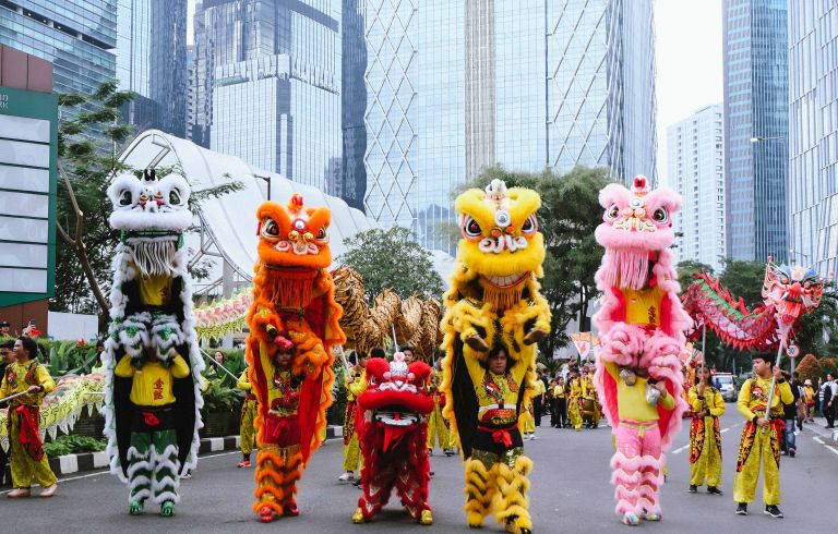 Deretan barongsai saat perayaan Tahun Baru Imlek bertema Ride to Luck di Kawasan Sudirman Central Business District (SCBD) Jakarta