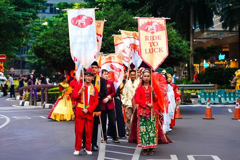 Perayaan Tahun Baru Imlek di Kawasan SCBD tidak hanya menampilkan kemeriahan tradisi Tionghoa, tetapi juga mengangkat akulturasi budaya lokal khususnya budaya Betawi