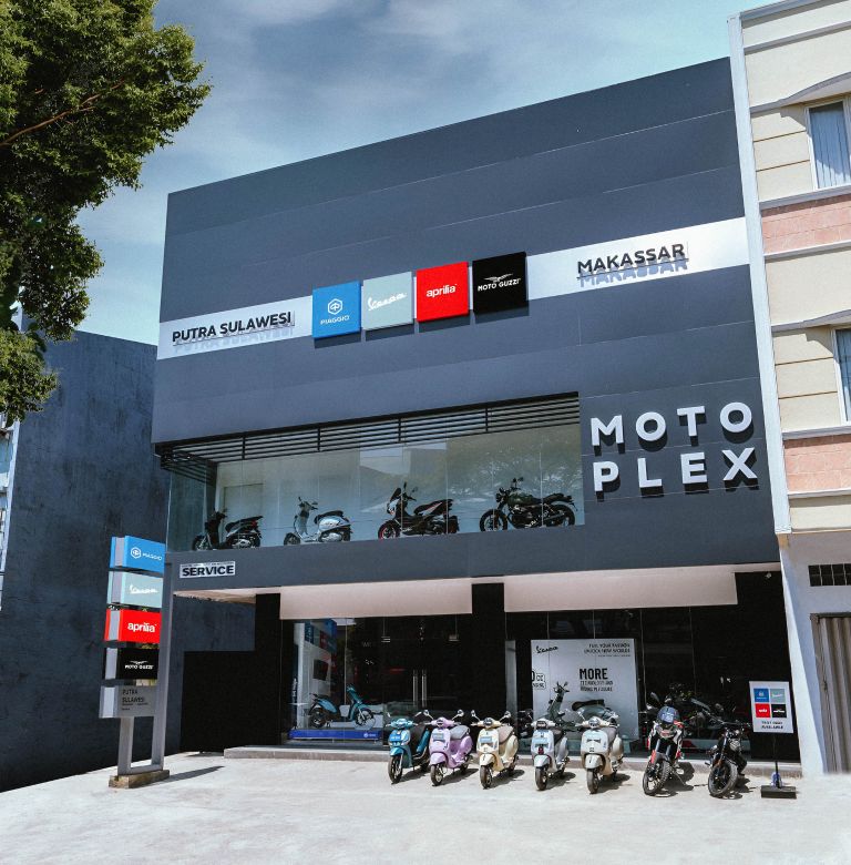 PT Piaggio Indonesia resmi membuka dealer motoplex empat brands terbaru di Makassar yang menghadirkan Piaggio, Vespa, Aprilia, dan Moto Guzzi dalam satu atap