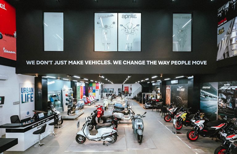 Motoplex 4Brand Putra Sulawesi menghadirkan layanan 3S yakni sales, service, dan spare parts) yang terintegrasi dalam satu lokasi