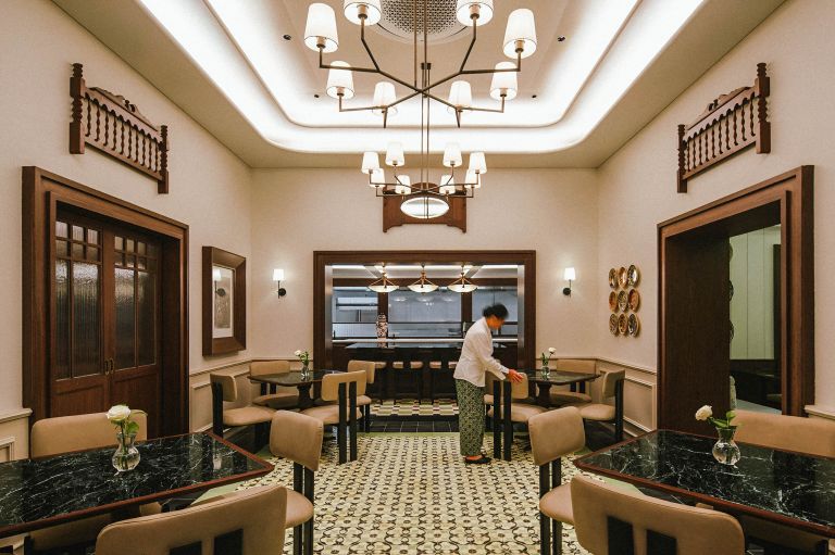 Tampilan ruang makan di Uma Oma Heritage, Menteng, Jakarta